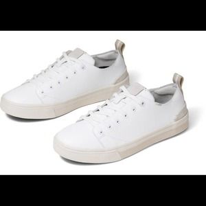 White Sneakers  NWOT. TOMS TRVL LITE LOW WHITE LEATHER - 8.5